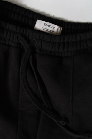 Pantaloni trening de femei Bershka, Mărime XS, Culoare Negru, Preț 65,07 Lei