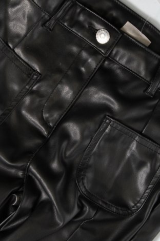Pantaloni din piele, de copii, Mărime 10-11y/ 146-152 cm, Culoare Negru, Preț 21,32 Lei