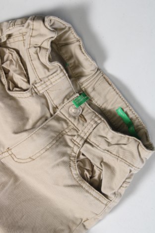 Dětské kalhoty  United Colors Of Benetton, Velikost 2-3y/ 98-104 cm, Barva Béžová, Cena  414,00 Kč