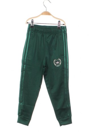 Детско спортно долнище Adidas Originals, Размер 5-6y/ 116-122 см, Цвят Зелен, Цена 69,42 лв.