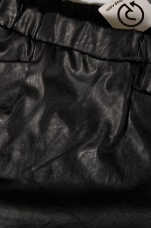 Kožená sukně , Velikost S, Barva Černá, Cena  74,00 Kč
