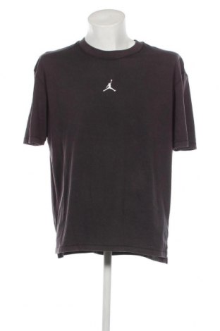 Мъжка тениска Air Jordan Nike, Размер L, Цвят Сив, Цена 61,20 лв.