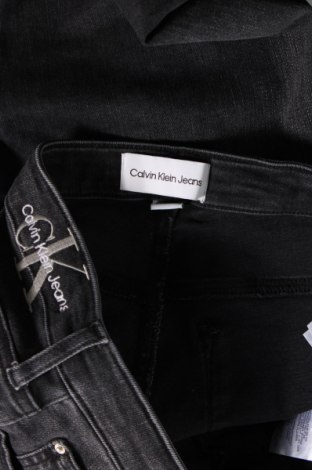 Męskie jeansy Calvin Klein Jeans, Rozmiar M, Kolor Szary, Cena 393,79 zł