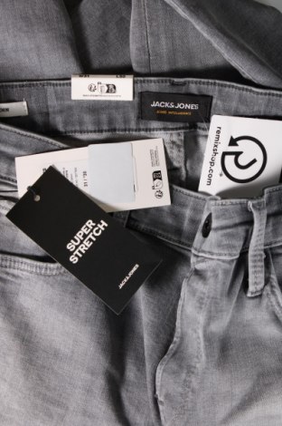 Blugi de bărbați Jack & Jones, Mărime M, Culoare Gri, Preț 269,74 Lei