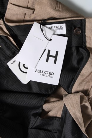 Herren Shorts Selected Homme, Größe M, Farbe Beige, Preis 27,84 €
