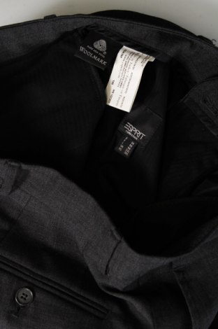 Pantaloni de bărbați Esprit, Mărime M, Culoare Gri, Preț 19,08 Lei