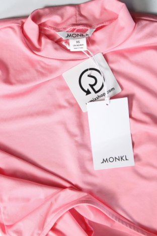 Рокля Monki, Размер XS, Цвят Розов, Цена 15,19 лв.