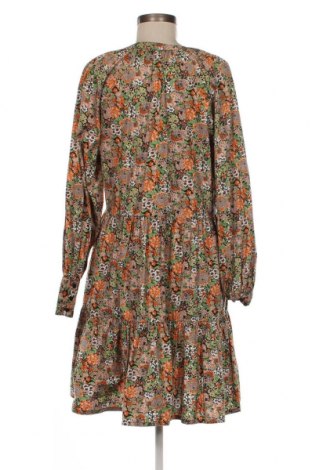 Kleid Y.A.S, Größe M, Farbe Mehrfarbig, Preis € 10,29