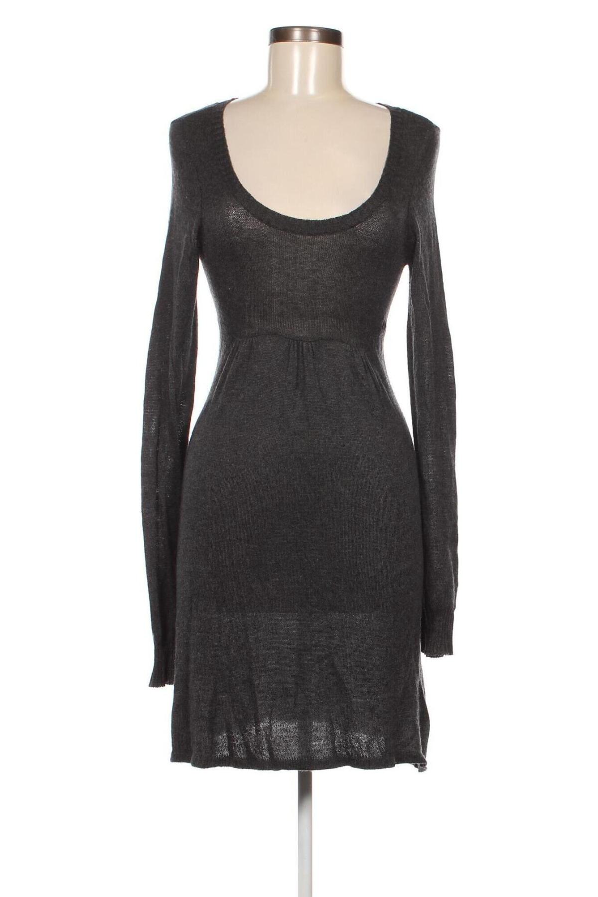 Kleid Q/S by S.Oliver, Größe S, Farbe Grau, Preis € 7,49