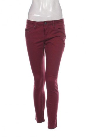 Damskie jeansy No Boundaries, Rozmiar M, Kolor Czerwony, Cena 26,99 zł