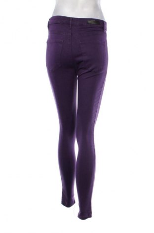 Damenhose Stradivarius, Größe M, Farbe Lila, Preis € 20,99