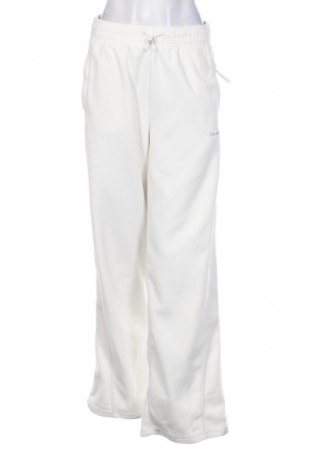 Pantaloni trening de femei Calvin Klein Jeans, Mărime S, Culoare Ecru, Preț 324,99 Lei