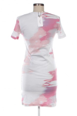 Šaty  Calvin Klein Jeans, Velikost L, Barva Vícebarevné, Cena  1 379,00 Kč