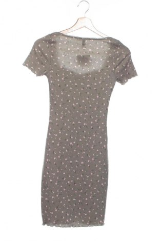 Рокля H&M Divided, Размер XS, Цвят Многоцветен, Цена 5,99 лв.