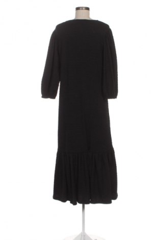 Kleid Selected Femme, Größe S, Farbe Schwarz, Preis 113,22 €