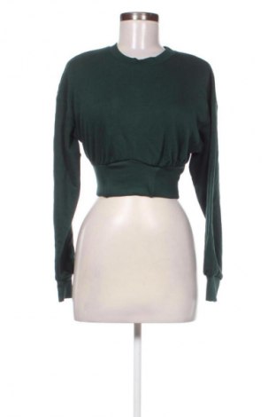 Damen Shirt Bershka, Größe XS, Farbe Grün, Preis 10,00 €