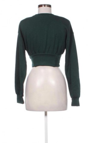 Damen Shirt Bershka, Größe XS, Farbe Grün, Preis 10,00 €