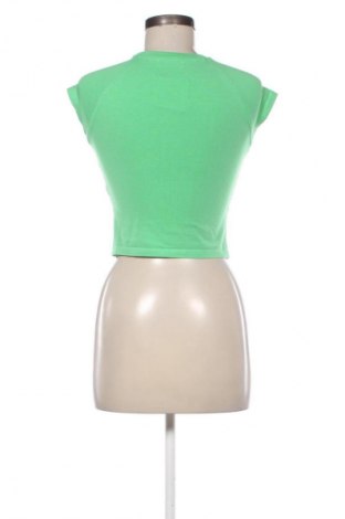 Дамска тениска Bershka, Размер S, Цвят Зелен, Цена 9,00 €