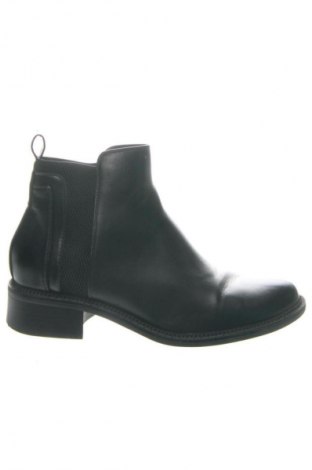Damen Stiefeletten Bershka, Größe 36, Farbe Schwarz, Preis 32,00 €