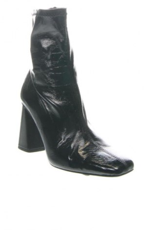 Damen Stiefeletten Stradivarius, Größe 37, Farbe Schwarz, Preis € 32,00