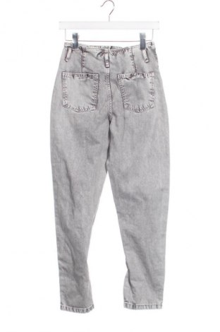 Дамски дънки Bershka, Размер XS, Цвят Сив, Цена 15,00 €