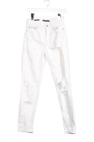 Damen Jeans Bershka, Größe S, Farbe Weiß, Preis 14,77 €