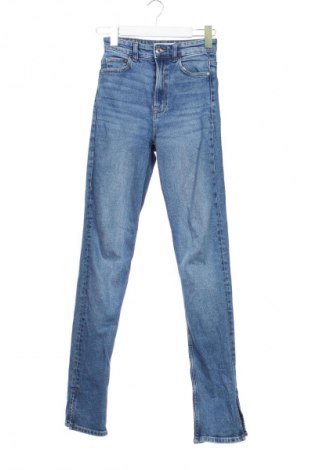 Γυναικείο Τζίν Bershka, Μέγεθος XS, Χρώμα Μπλέ, Τιμή 12,99 €