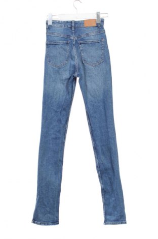 Γυναικείο Τζίν Bershka, Μέγεθος XS, Χρώμα Μπλέ, Τιμή 12,99 €