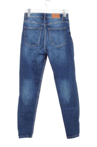Damskie jeansy Bershka, Rozmiar M, Kolor Niebieski, Cena 106,63 zł