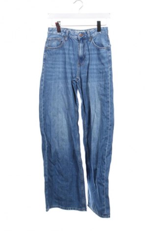 Γυναικείο Τζίν Bershka, Μέγεθος S, Χρώμα Μπλέ, Τιμή 15,00 €