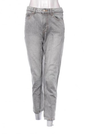 Blugi de femei Bershka, Mărime M, Culoare Gri, Preț 78,20 Lei