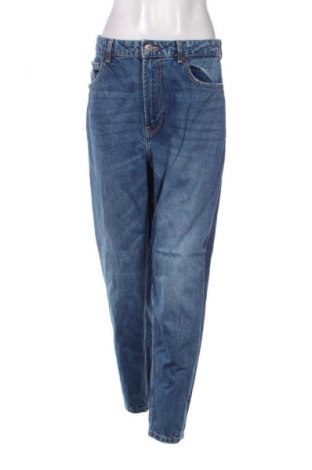 Γυναικείο Τζίν Bershka, Μέγεθος M, Χρώμα Μπλέ, Τιμή 14,77 €