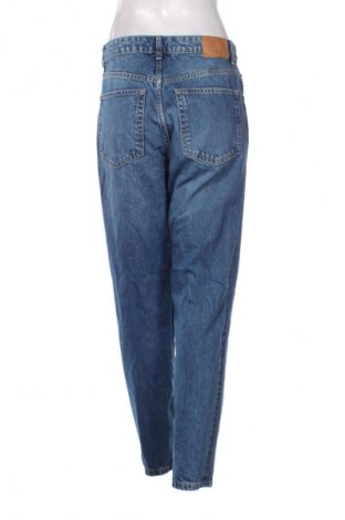 Γυναικείο Τζίν Bershka, Μέγεθος M, Χρώμα Μπλέ, Τιμή 14,77 €