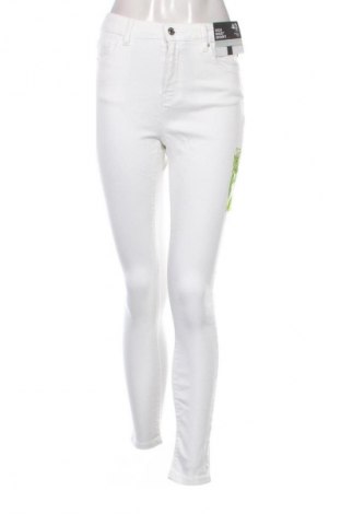 Γυναικείο Τζίν Primark, Μέγεθος M, Χρώμα Λευκό, Τιμή 13,99 €