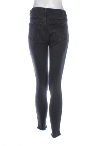 Damskie jeansy Pull&Bear, Rozmiar S, Kolor Czarny, Cena 80,38 zł