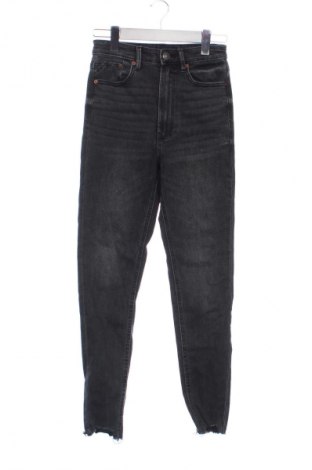 Damskie jeansy Stradivarius, Rozmiar XS, Kolor Czarny, Cena 80,38 zł