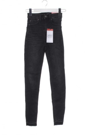 Damskie jeansy Stradivarius, Rozmiar XXS, Kolor Czarny, Cena 75,99 zł