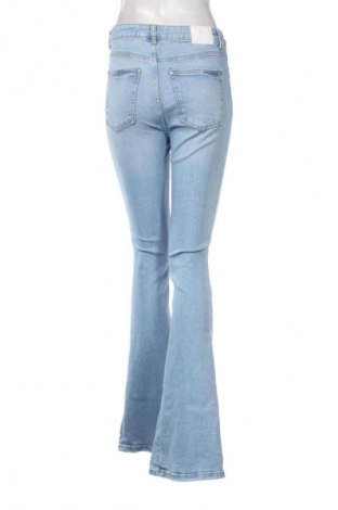 Damskie jeansy Zara, Rozmiar M, Kolor Niebieski, Cena 75,02 zł