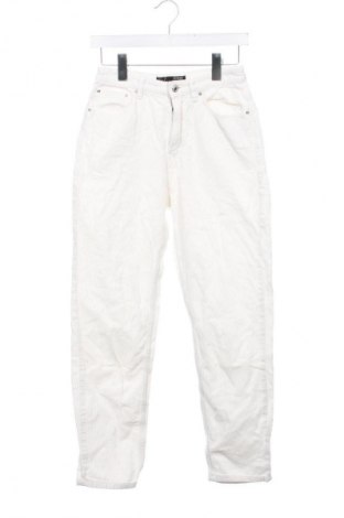 Дамски джинси Stradivarius, Размер XS, Цвят Бял, Цена 7,15 €