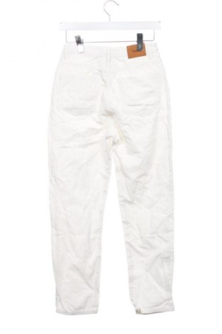 Дамски джинси Stradivarius, Размер XS, Цвят Бял, Цена 7,15 €