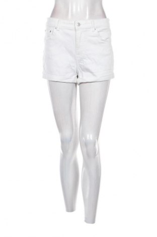 Damen Shorts Bershka, Größe M, Farbe Weiß, Preis € 8,99