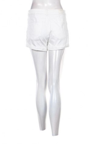 Damen Shorts Bershka, Größe M, Farbe Weiß, Preis € 8,99