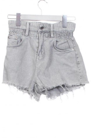 Γυναικείο κοντό παντελόνι Bershka, Μέγεθος XS, Χρώμα Γκρί, Τιμή 7,17 €