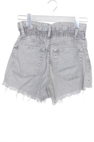 Γυναικείο κοντό παντελόνι Bershka, Μέγεθος XS, Χρώμα Γκρί, Τιμή 7,17 €
