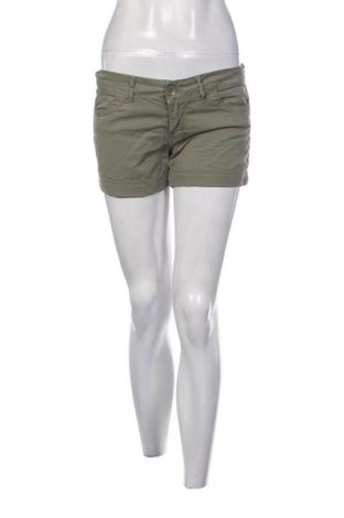 Дамски къс панталон Bershka, Размер L, Цвят Зелен, Цена 10,00 €