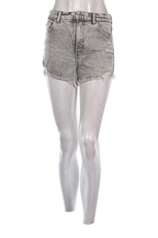 Γυναικείο κοντό παντελόνι Bershka, Μέγεθος S, Χρώμα Γκρί, Τιμή 9,70 €
