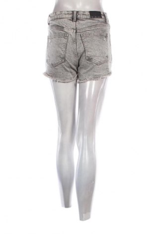 Γυναικείο κοντό παντελόνι Bershka, Μέγεθος S, Χρώμα Γκρί, Τιμή 9,70 €