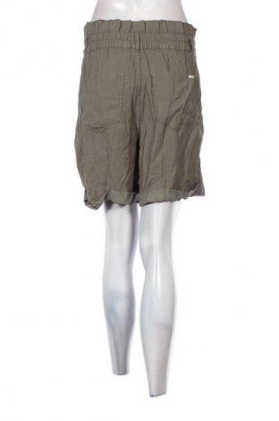 Дамски къс панталон Garcia, Размер M, Цвят Зелен, Цена 7,66 €