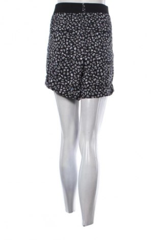Γυναικείο κοντό παντελόνι George, Μέγεθος 3XL, Χρώμα Πολύχρωμο, Τιμή 18,46 €