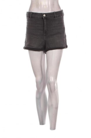 Дамски къс панталон H&M Divided, Размер M, Цвят Сив, Цена 6,13 €